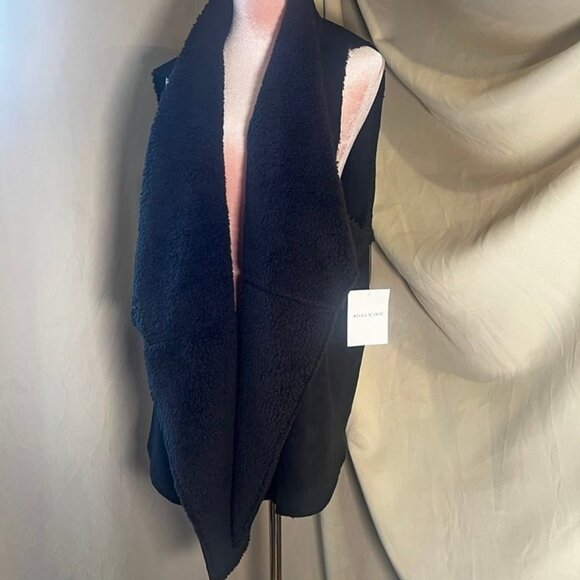 Stella & dot  Black Sherpa Faux Suede Chalet Vest  NWT Womens  Size 1X - Picture 1 of 12